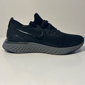 Nike Men's Black and Gray Athletic Shoes